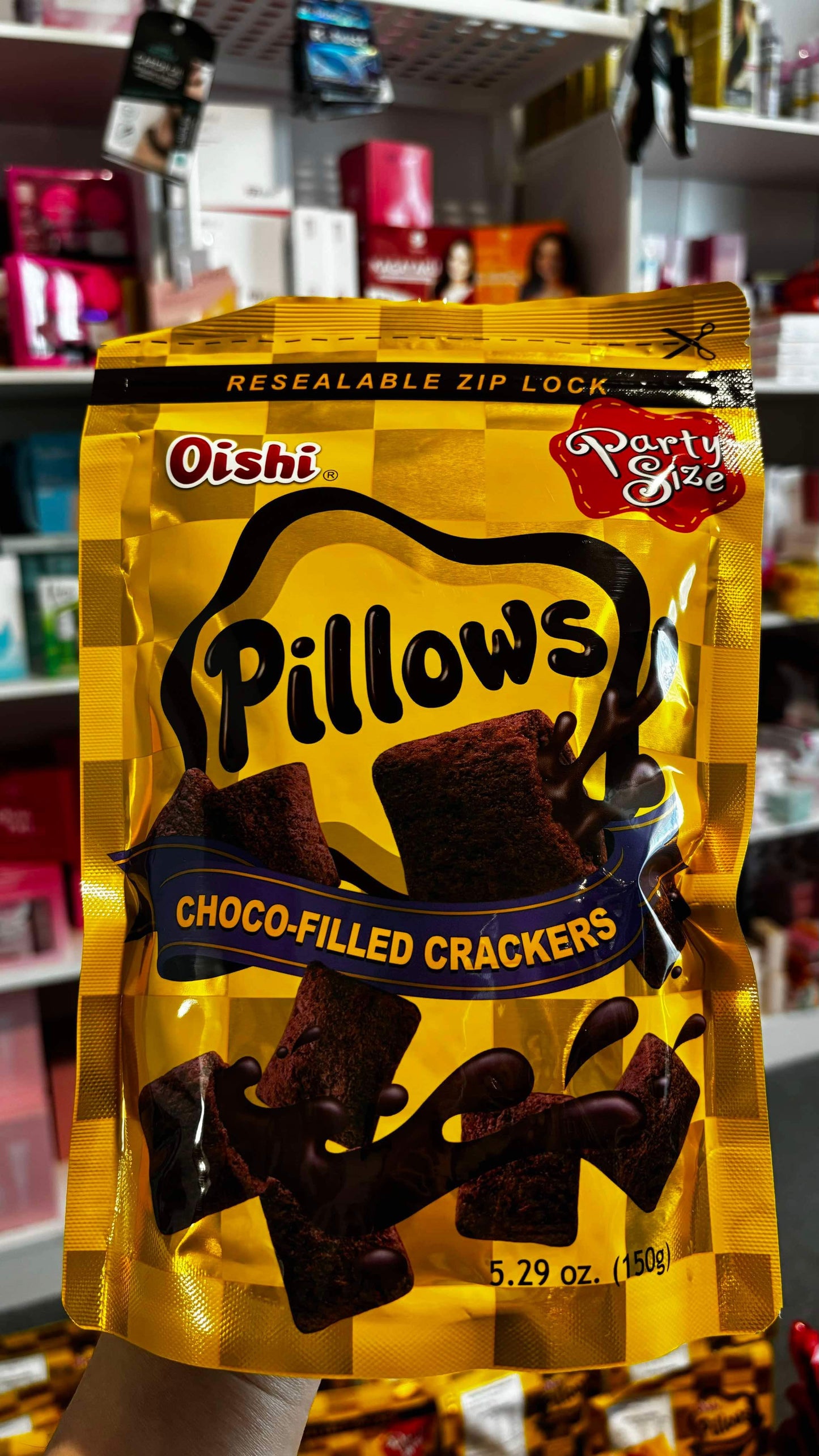 Oishi Pillows Choco Filled Crackers 150g