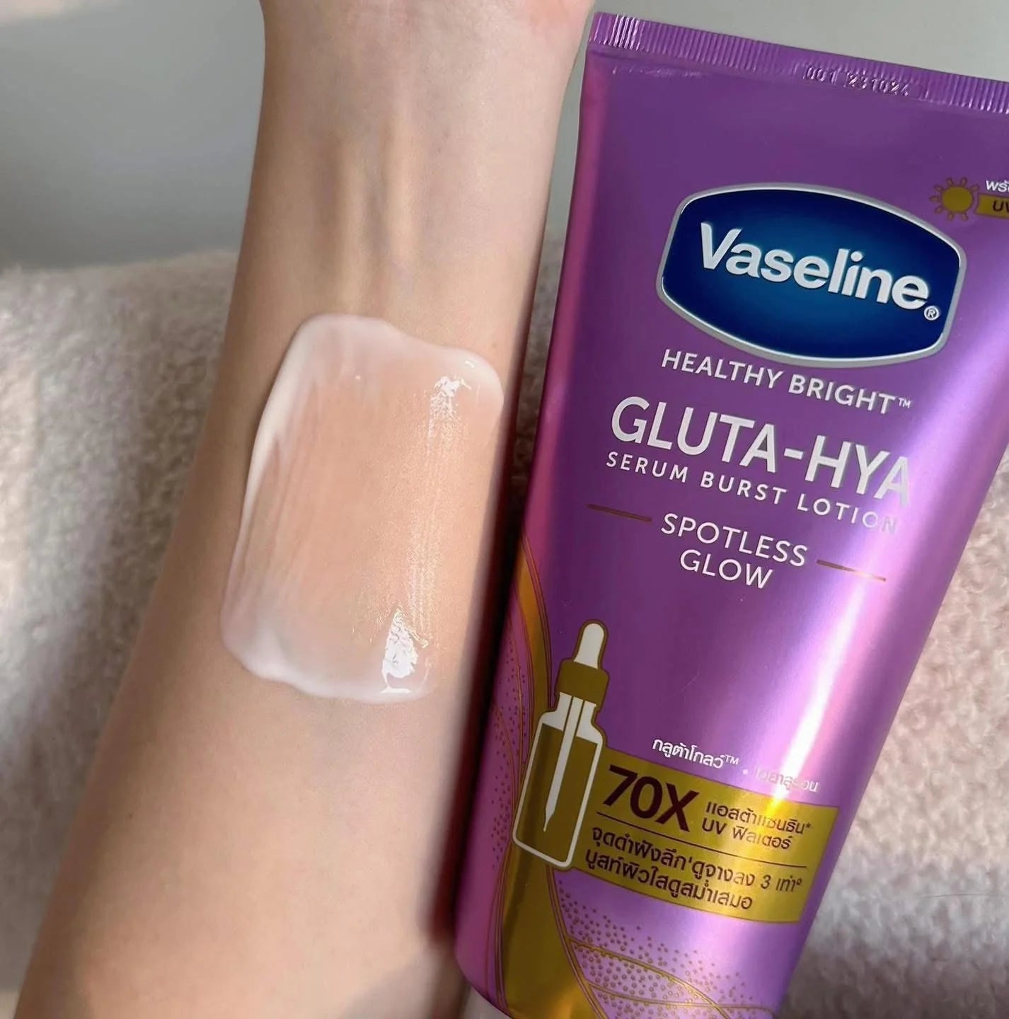 VASELINE GLUTA-HYA SERUM BURST LOTION SPOTLESS GLOW 290ML